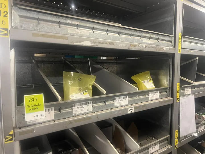 Konvolut Sanitär, Installation & Heizungstechnik, Zubehör, divers Umfang: Fachinhalt, mit Kiste